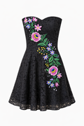 Vestido Corto Acampanado de Encaje Bordado con Motivos Florales