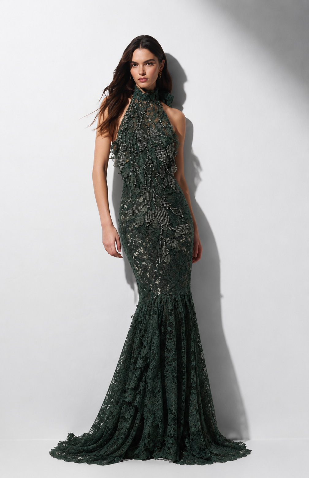Vestido Halter de encaje floral con volado y transparencias