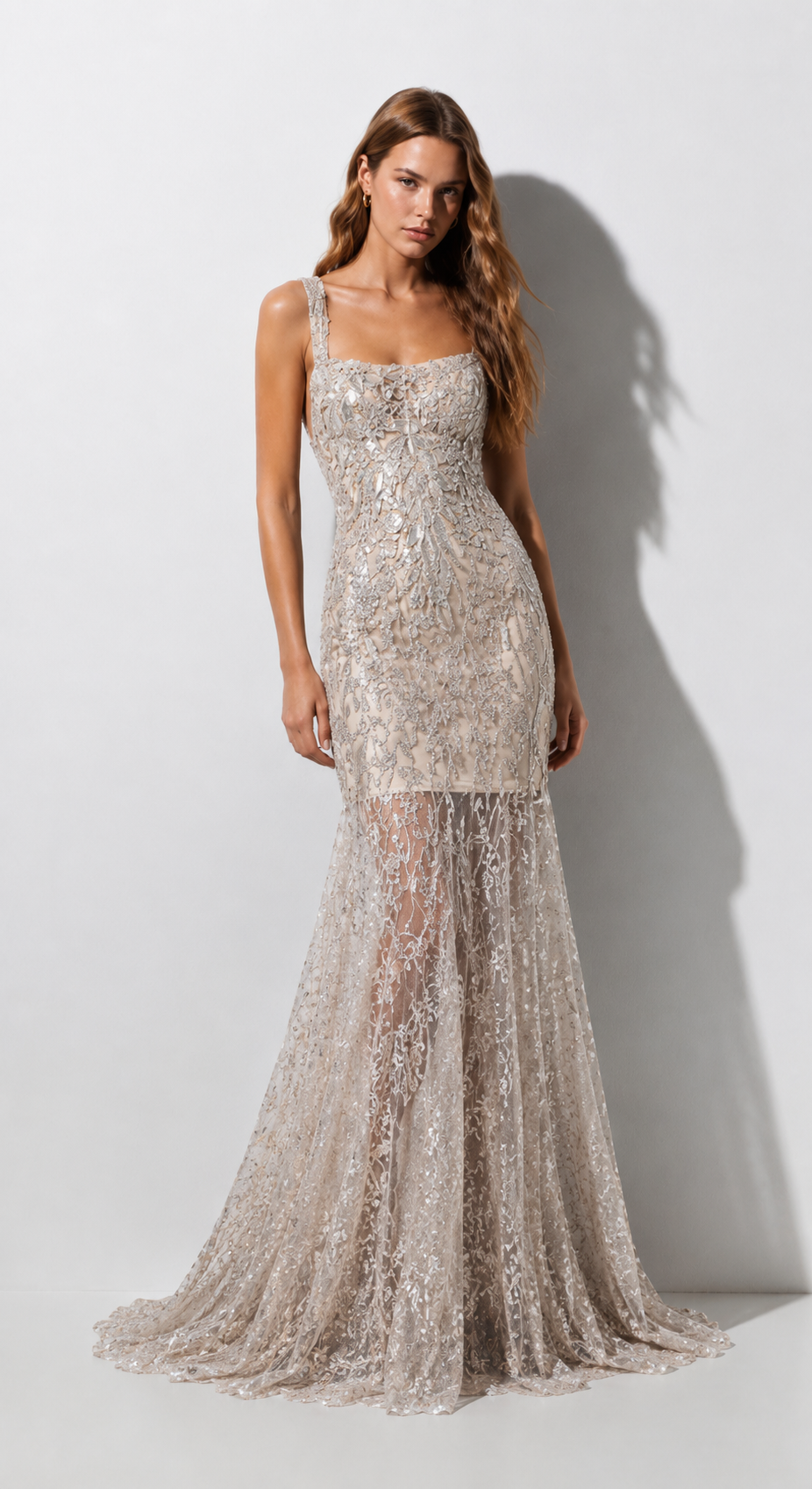 Vestido sirena en tul bordado con aplicaciones de canutillos y vidrillos