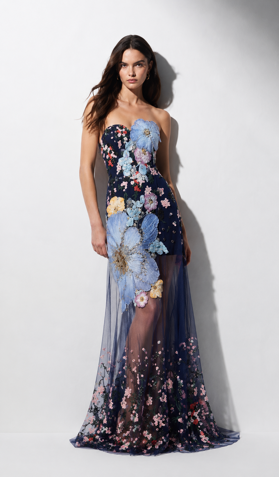 Vestido largo recto en tul bordado