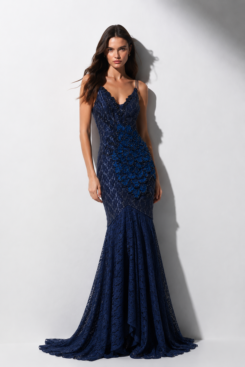 Vestido largo sirena en encaje azul noche con fondo de lurex de seda