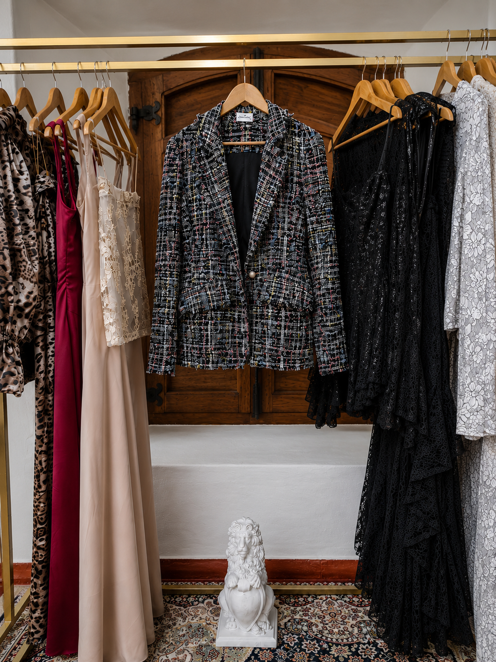 Vestido sirena en tul bordado con aplicaciones de canutillos y vidrillos