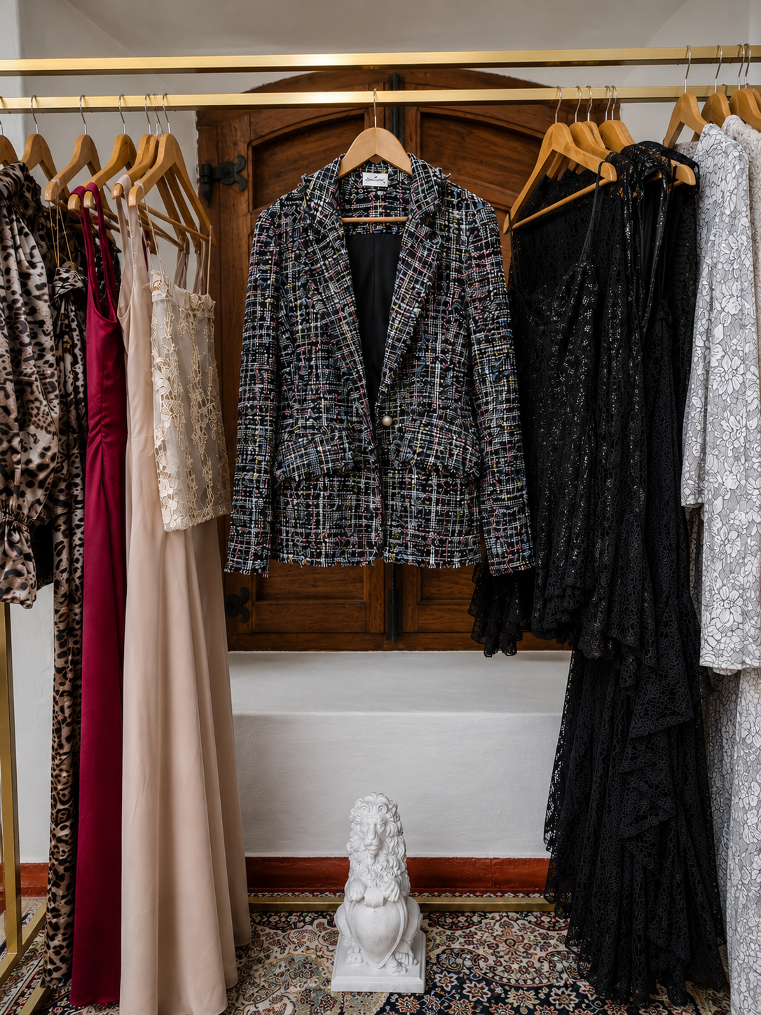 Vestido sirena en tul bordado con aplicaciones de canutillos y vidrillos